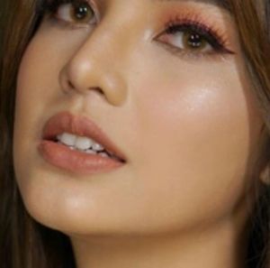 Meet your Posher, Hana